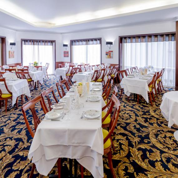 Salle de restaurant vue générale